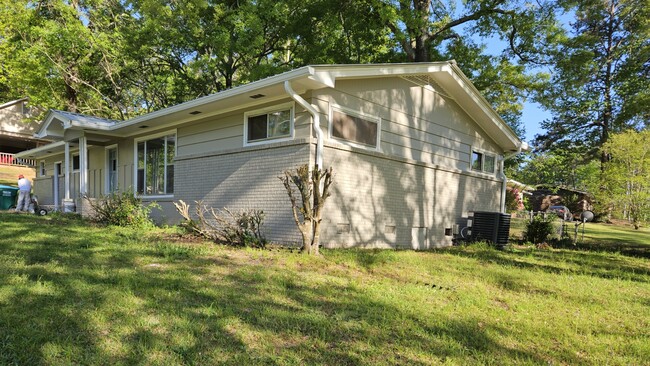 3221 Northview Dr in Meridian, MS - Foto de edificio - Building Photo