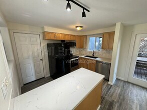 7315 SW 53rd Ave in Portland, OR - Building Photo - Building Photo