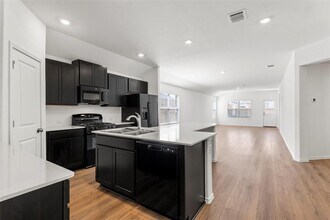 625 Waterway Ave in Hutto, TX - Building Photo - Building Photo