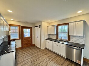 4 Washington Cir in West Hartford, CT - Building Photo - Building Photo