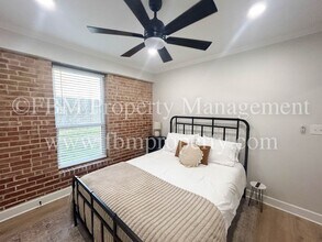 112 W Knox St in Ennis, TX - Building Photo - Building Photo