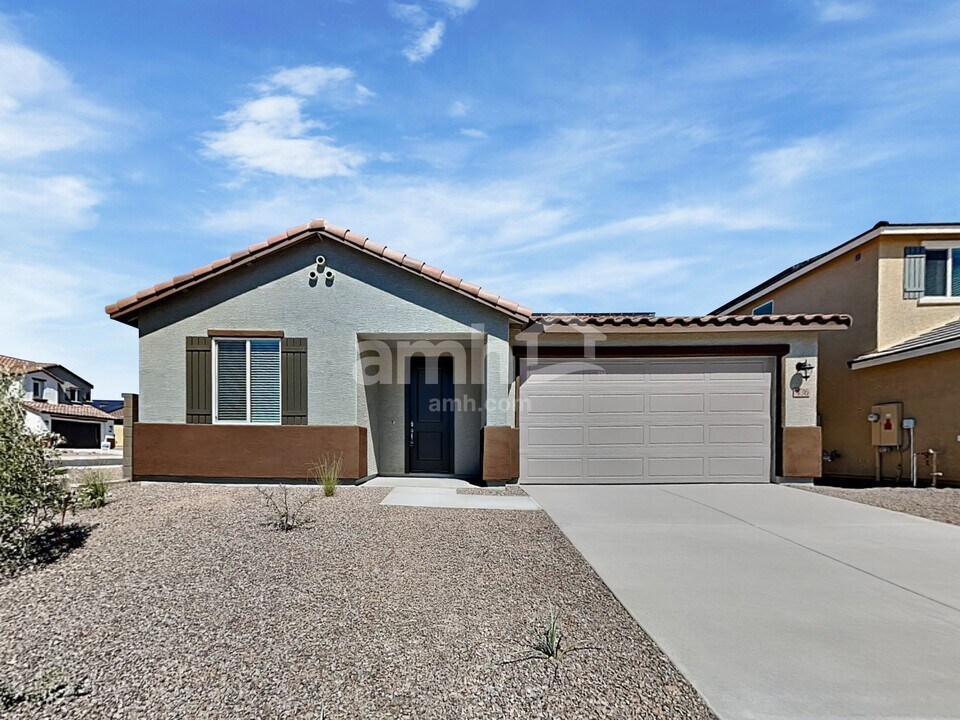 20177 W Thomas Rd in Buckeye, AZ - Foto de edificio