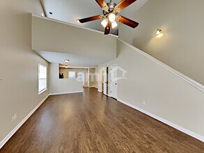 705 St Charles Ave in Dallas, GA - Foto de edificio - Building Photo