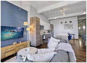 555 Evergreen St, Unit SI ID1075579P in Dallas, TX - Building Photo