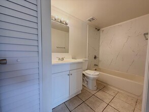 1127 Lake Terry Dr in West Palm Beach, FL - Foto de edificio - Building Photo