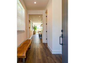 1561 S Carmelina Ave in Los Angeles, CA - Building Photo - Interior Photo