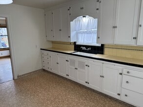 907 Hewitt Ave in Bremerton, WA - Building Photo - Building Photo