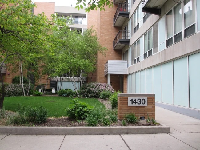 property at 1430 S Michigan Ave