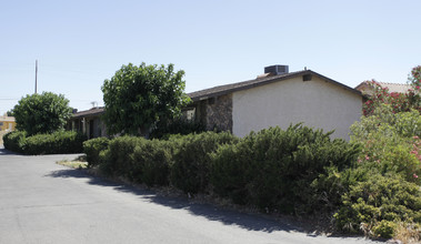 15585 Tokay St in Victorville, CA - Building Photo - Building Photo