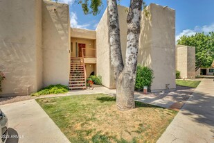 9270 E Mission Ln, Unit 219 in Scottsdale, AZ - Foto de edificio - Building Photo