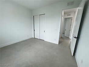 1302 NW 13th Terrace in Cape Coral, FL - Foto de edificio - Building Photo