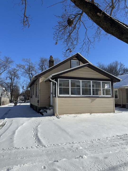 2015 N Church St in Rockford, IL - Building Photo