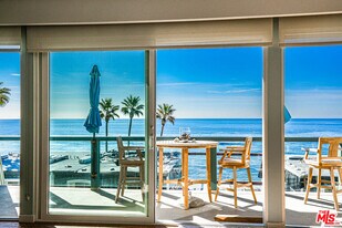 11874 Coral Reef Ln in Malibu, CA - Building Photo
