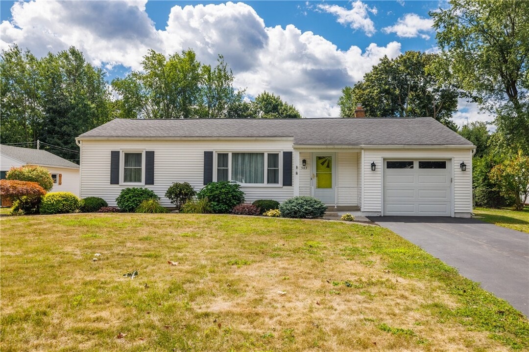 503 Pineview Dr in Webster, NY - Building Photo