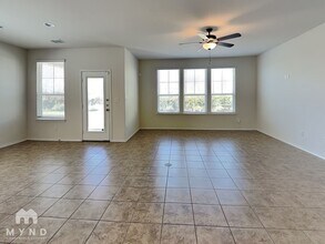 9023 Canopy Bnd in Schertz, TX - Foto de edificio - Building Photo