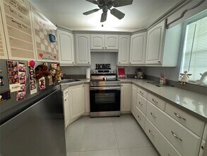 9235 Lagoon Pl in Davie, FL - Building Photo - Building Photo