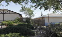 15776 Sequoia Ave in Hesperia, CA - Foto de edificio - Building Photo