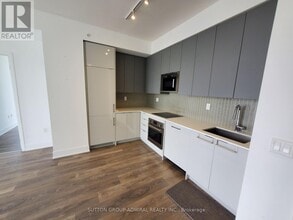 2916 Hwy 7 in Vaughan, ON - Building Photo - Building Photo