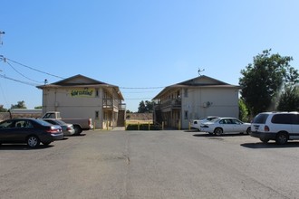 5619-5621 Arboga Rd in Marysville, CA - Foto de edificio - Building Photo