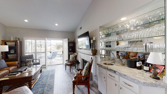 208 Desert Falls Dr E in Palm Desert, CA - Foto de edificio - Building Photo