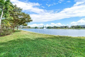 3200 N Course Ln in Pompano Beach, FL - Building Photo - Building Photo