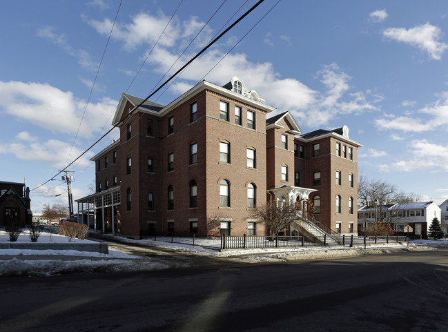 Frances Warde House in Manchester, NH - Foto de edificio - Building Photo