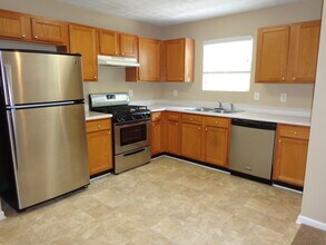 1030 J Dorothy Pl in Sugar Hill, GA - Building Photo - Building Photo