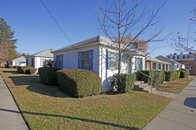 2360-2372 Forrest St in Sacramento, CA - Foto de edificio - Building Photo