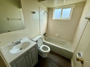 3504 Palm St, Unit B in Bakersfield, CA - Foto de edificio - Building Photo