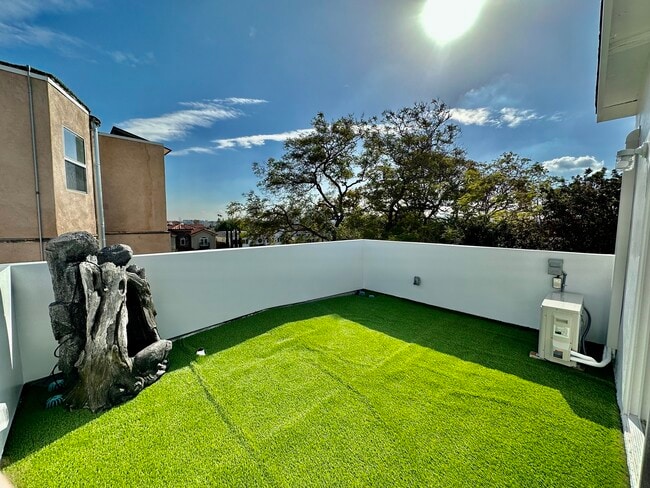 1933 Preuss Rd, Unit 1933 in Los Angeles, CA - Foto de edificio - Building Photo