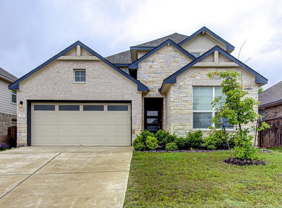 221 Indian Shoal Dr in Georgetown, TX - Building Photo