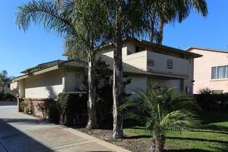 1407 Hemlock Ave in Imperial Beach, CA - Foto de edificio - Building Photo