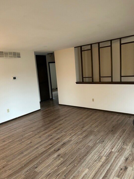 8415 E Gilbert St in Wichita, KS - Building Photo