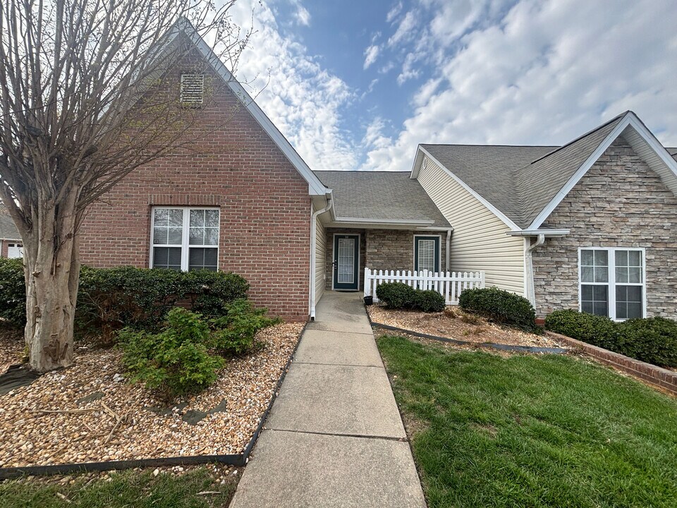 Room in Townhome on Involute Pl in Raleigh, NC - Building Photo