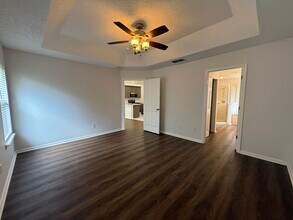 5458 Hidden Gardens Dr in Jacksonville, FL - Building Photo - Building Photo