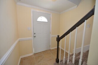 451 Wayman Ln in Virginia Beach, VA - Foto de edificio - Building Photo