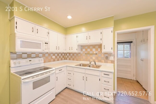 2201 S Cherry St in Denver, CO - Building Photo - Building Photo