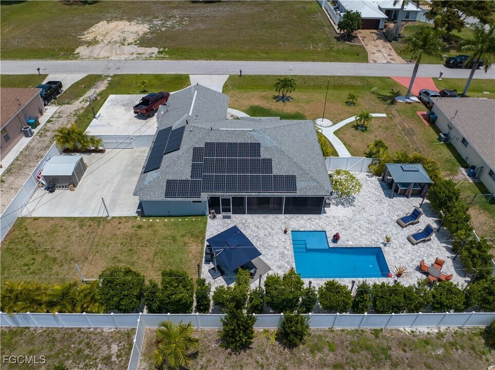 2008 NE 15th St in Cape Coral, FL - Building Photo