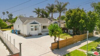 6712 Cedros Ave in Los Angeles, CA - Building Photo