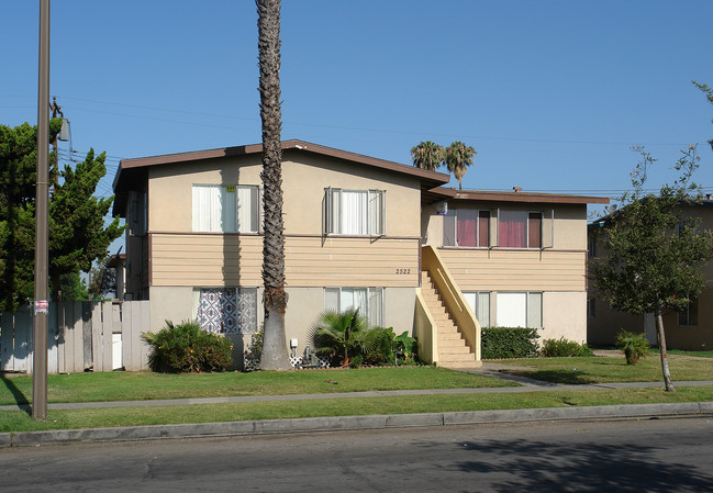 2522 S Rosewood Ave in Santa Ana, CA - Building Photo - Building Photo