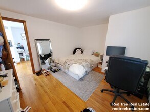 66 Brooks St, Unit 3 in Boston, MA - Building Photo - Building Photo