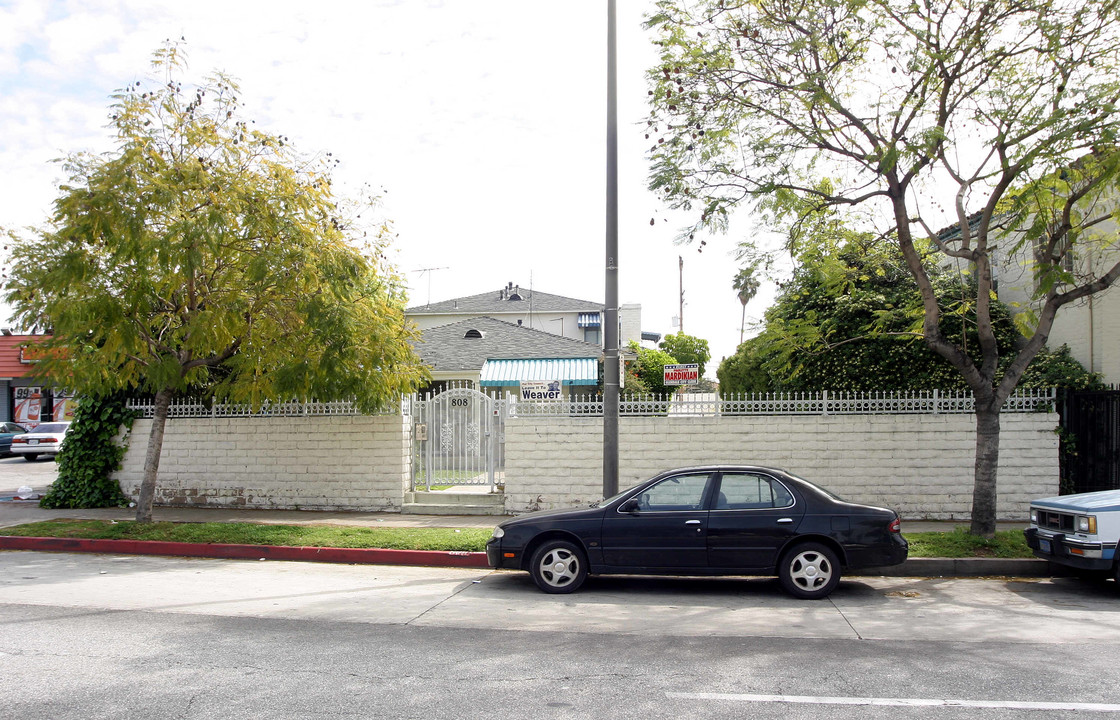 808 S Glendale Ave in Glendale, CA - Building Photo