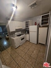 6946 Simpson Ave in Los Angeles, CA - Building Photo - Building Photo