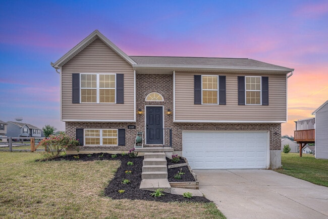 1157 Gemstone Pointe Dr in Walton, KY - Building Photo - Building Photo