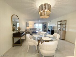 5435 Rattlesnake Hammock Rd in Naples, FL - Building Photo - Building Photo