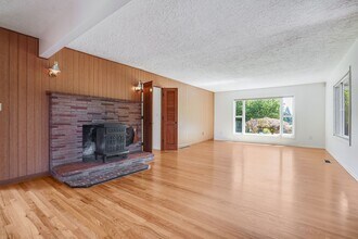 15035 SE Monner Rd in Happy Valley, OR - Building Photo - Building Photo
