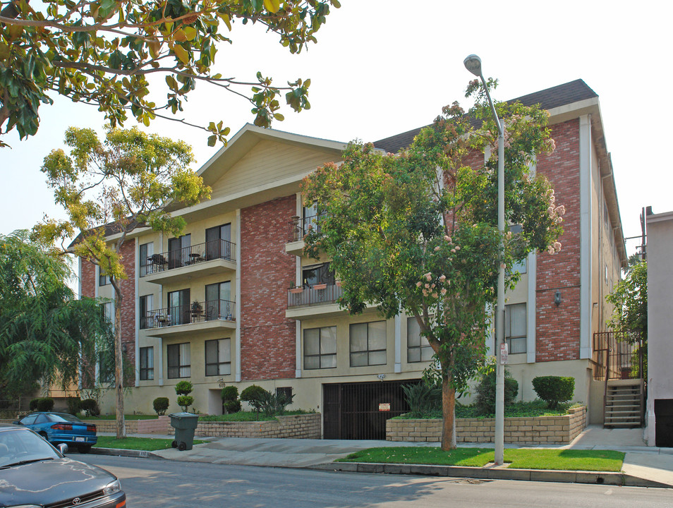 612 N Orlando Ave in Los Angeles, CA - Building Photo