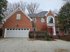 2438 Kings Arms Dr in Atlanta, GA - Building Photo