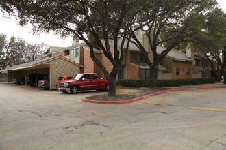 Trinity Forest Complex in Dallas, TX - Foto de edificio - Building Photo