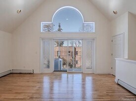 250-16 41st Rd in Queens, NY - Building Photo